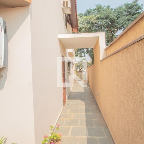Casa à venda com 434m², 4 quartos e 8 vagas Casa à venda com 434m², 4 quartos e 8 vagasÁrea Externa