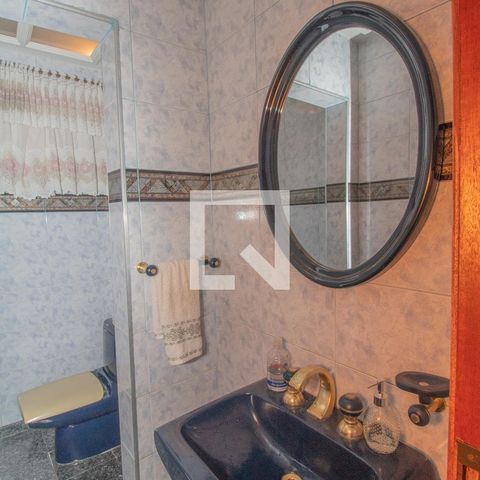 Casa à venda com 434m², 4 quartos e 8 vagas Casa à venda com 434m², 4 quartos e 8 vagasLavabo