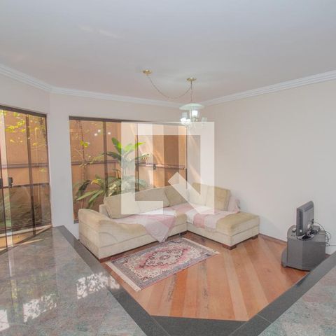 Casa à venda com 434m², 4 quartos e 8 vagas Casa à venda com 434m², 4 quartos e 8 vagasSala