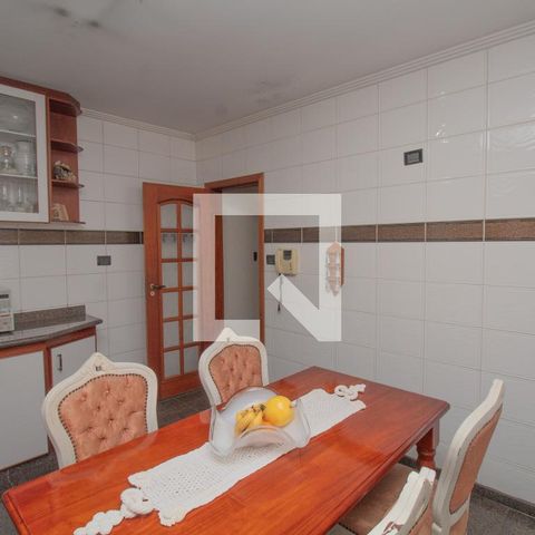 Casa à venda com 434m², 4 quartos e 8 vagas Casa à venda com 434m², 4 quartos e 8 vagasCozinha