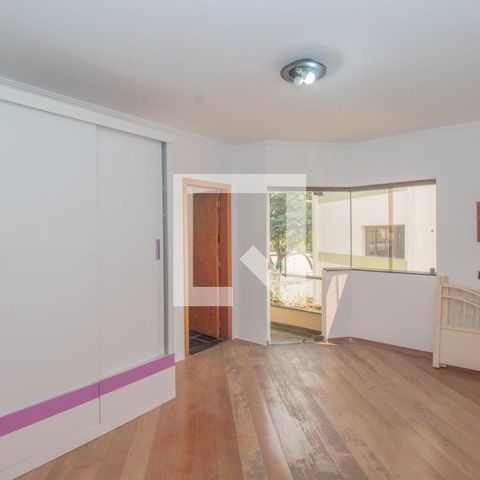 Casa à venda com 434m², 4 quartos e 8 vagas Casa à venda com 434m², 4 quartos e 8 vagasQuarto 2