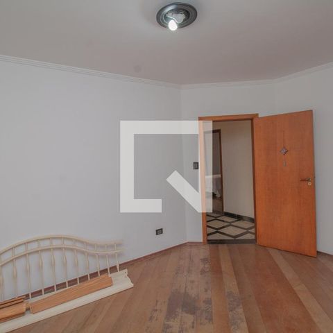 Casa à venda com 434m², 4 quartos e 8 vagas Casa à venda com 434m², 4 quartos e 8 vagasQuarto 2