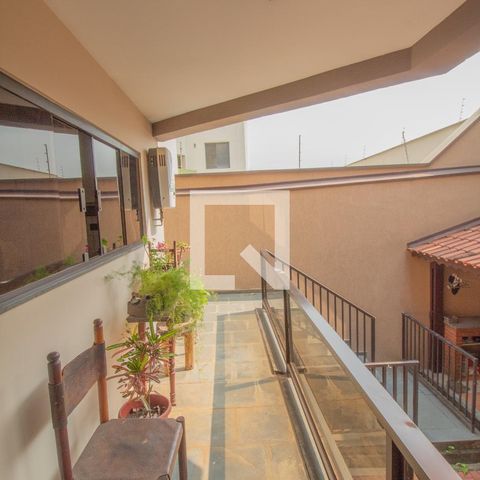 Casa à venda com 434m², 4 quartos e 8 vagas Casa à venda com 434m², 4 quartos e 8 vagasVaranda