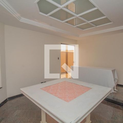 Casa à venda com 434m², 4 quartos e 8 vagas Casa à venda com 434m², 4 quartos e 8 vagasSala detalhes