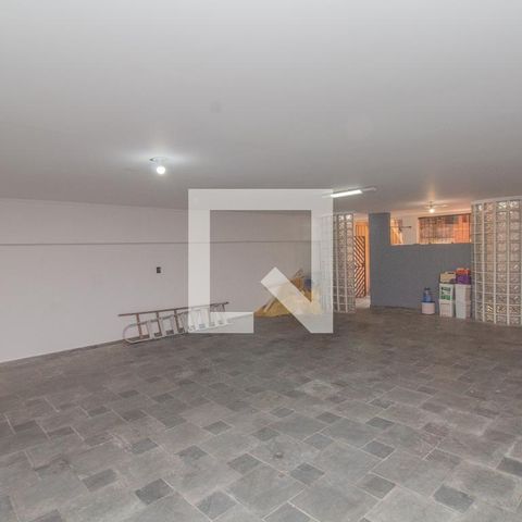 Casa à venda com 434m², 4 quartos e 8 vagas Casa à venda com 434m², 4 quartos e 8 vagasGaragem