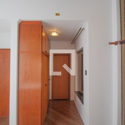 Casa à venda com 434m², 4 quartos e 8 vagas Casa à venda com 434m², 4 quartos e 8 vagasQuarto 1