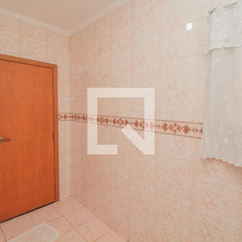 Casa à venda com 434m², 4 quartos e 8 vagas Casa à venda com 434m², 4 quartos e 8 vagasBanheiro