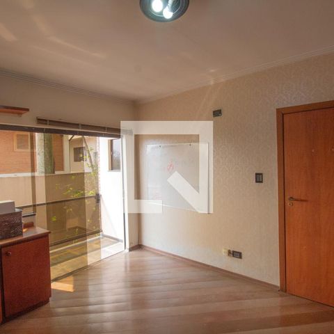 Casa à venda com 434m², 4 quartos e 8 vagas Casa à venda com 434m², 4 quartos e 8 vagasQuarto 4