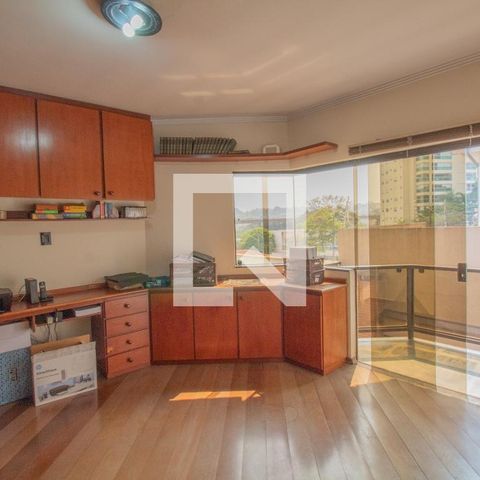 Casa à venda com 434m², 4 quartos e 8 vagas Casa à venda com 434m², 4 quartos e 8 vagasQuarto 4