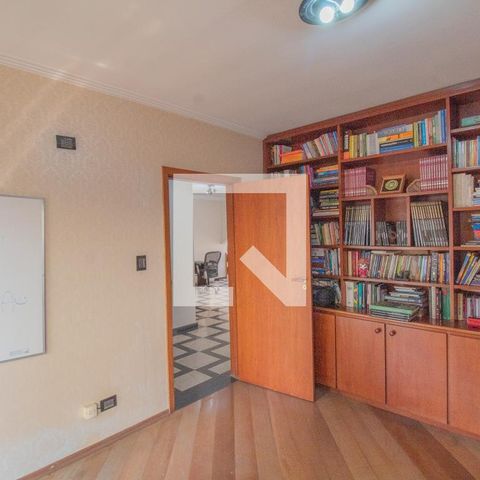 Casa à venda com 434m², 4 quartos e 8 vagas Casa à venda com 434m², 4 quartos e 8 vagasQuarto 4