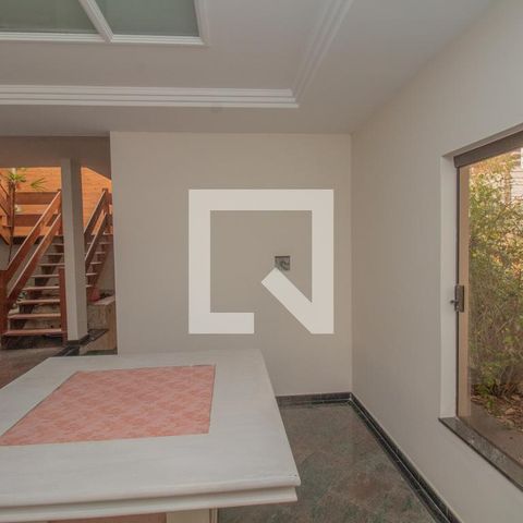 Casa à venda com 434m², 4 quartos e 8 vagas Casa à venda com 434m², 4 quartos e 8 vagasSala detalhes