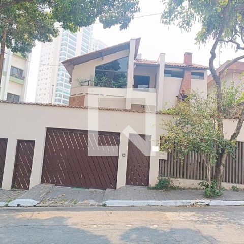 Casa à venda com 434m², 4 quartos e 8 vagas Casa à venda com 434m², 4 quartos e 8 vagasFachada