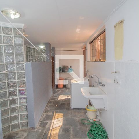 Casa à venda com 434m², 4 quartos e 8 vagas Casa à venda com 434m², 4 quartos e 8 vagasÁrea de Serviço