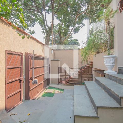 Casa à venda com 434m², 4 quartos e 8 vagas Casa à venda com 434m², 4 quartos e 8 vagasÁrea Externa