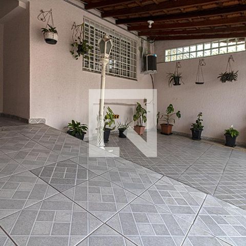 Casa à venda com 169m², 4 quartos e 3 vagas Casa à venda com 169m², 4 quartos e 3 vagasgaragem