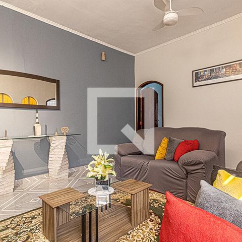 Casa à venda com 169m², 4 quartos e 3 vagas Casa à venda com 169m², 4 quartos e 3 vagassala