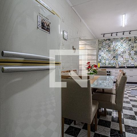Casa à venda com 169m², 4 quartos e 3 vagas Casa à venda com 169m², 4 quartos e 3 vagascozinha