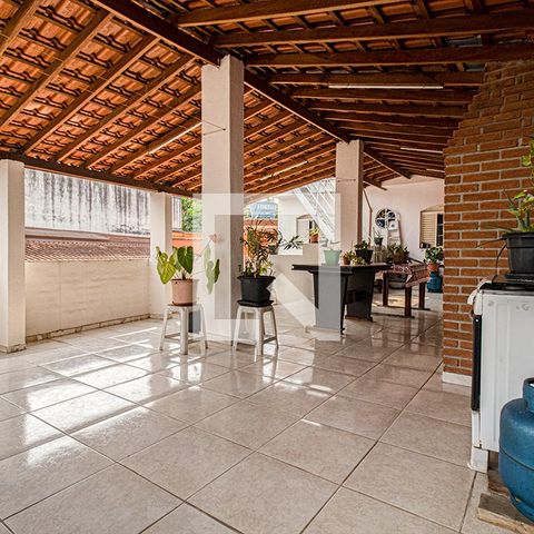 Casa à venda com 169m², 4 quartos e 3 vagas Casa à venda com 169m², 4 quartos e 3 vagasterraço com churrasqueira