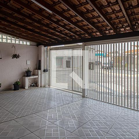 Casa à venda com 169m², 4 quartos e 3 vagas Casa à venda com 169m², 4 quartos e 3 vagasgaragem