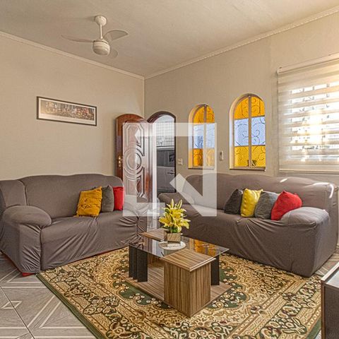 Casa à venda com 169m², 4 quartos e 3 vagas Casa à venda com 169m², 4 quartos e 3 vagassala