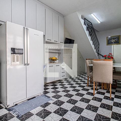 Casa à venda com 169m², 4 quartos e 3 vagas Casa à venda com 169m², 4 quartos e 3 vagascozinha