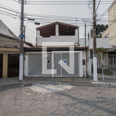 Casa à venda com 169m², 4 quartos e 3 vagas Casa à venda com 169m², 4 quartos e 3 vagasfachada