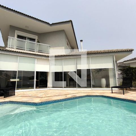 Casa de condomínio à venda com 452m², 3 quartos e 4 vagas Casa de condomínio à venda com 452m², 3 quartos e 4 vagasÁrea comum