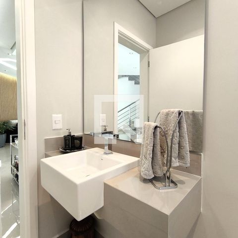 Casa de condomínio à venda com 452m², 3 quartos e 4 vagas Casa de condomínio à venda com 452m², 3 quartos e 4 vagasÁrea comum