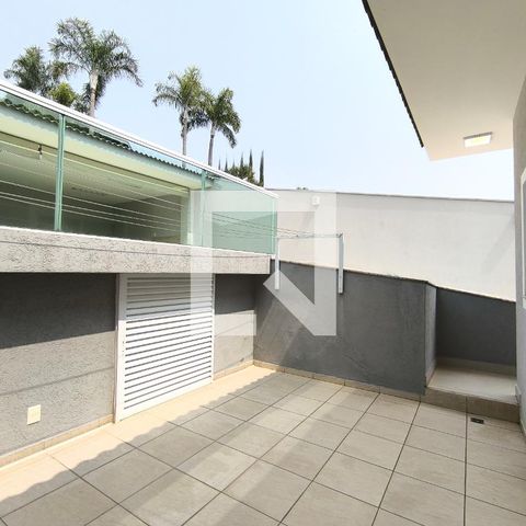 Casa de condomínio à venda com 452m², 3 quartos e 4 vagas Casa de condomínio à venda com 452m², 3 quartos e 4 vagasÁrea comum