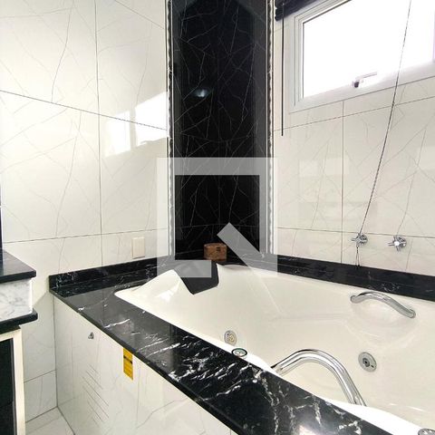 Casa de condomínio à venda com 452m², 3 quartos e 4 vagas Casa de condomínio à venda com 452m², 3 quartos e 4 vagasBanheiro