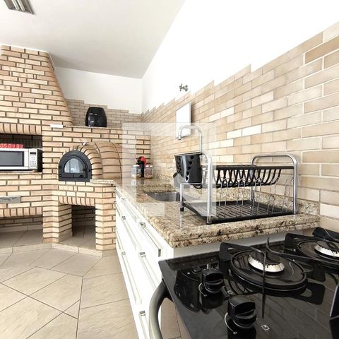 Casa de condomínio à venda com 452m², 3 quartos e 4 vagas Casa de condomínio à venda com 452m², 3 quartos e 4 vagasÁrea comum