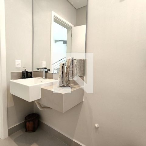 Casa de condomínio à venda com 452m², 3 quartos e 4 vagas Casa de condomínio à venda com 452m², 3 quartos e 4 vagasÁrea comum