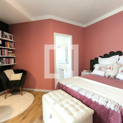Casa de condomínio à venda com 452m², 3 quartos e 4 vagas Casa de condomínio à venda com 452m², 3 quartos e 4 vagasSuíte