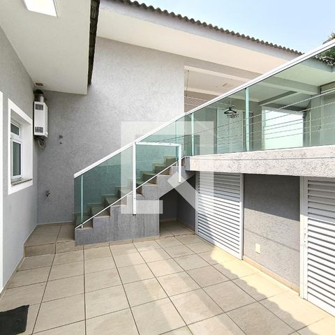 Casa de condomínio à venda com 452m², 3 quartos e 4 vagas Casa de condomínio à venda com 452m², 3 quartos e 4 vagasÁrea comum