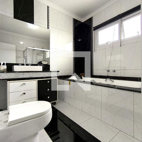 Casa de condomínio à venda com 452m², 3 quartos e 4 vagas Casa de condomínio à venda com 452m², 3 quartos e 4 vagasBanheiro