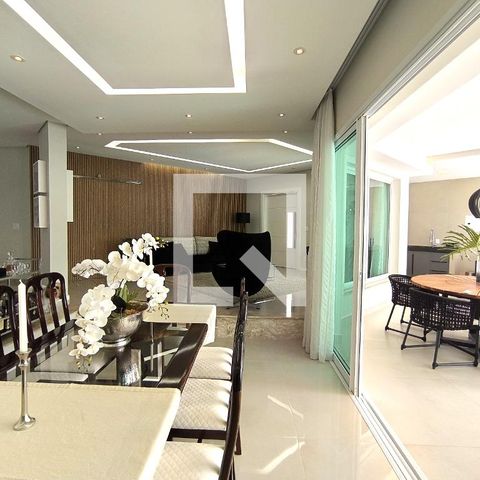 Casa de condomínio à venda com 452m², 3 quartos e 4 vagas Casa de condomínio à venda com 452m², 3 quartos e 4 vagasSala