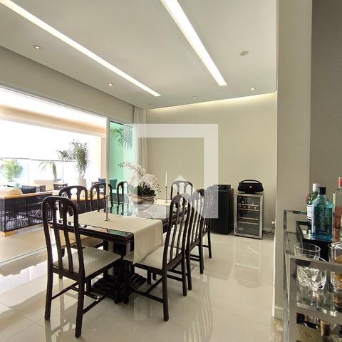 Casa de condomínio à venda com 452m², 3 quartos e 4 vagas Casa de condomínio à venda com 452m², 3 quartos e 4 vagasSala