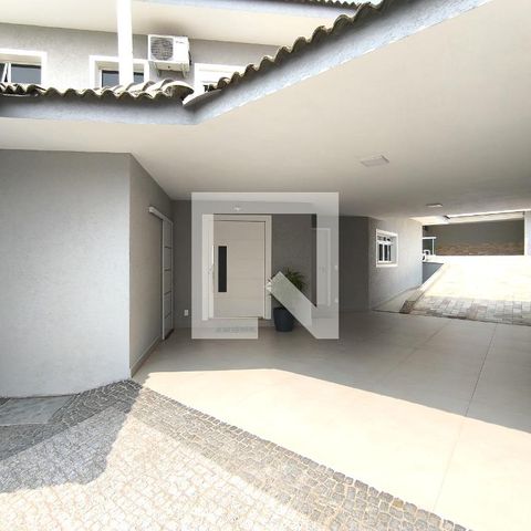 Casa de condomínio à venda com 452m², 3 quartos e 4 vagas Casa de condomínio à venda com 452m², 3 quartos e 4 vagasÁrea comum