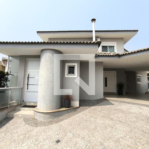 Casa de condomínio à venda com 452m², 3 quartos e 4 vagas Casa de condomínio à venda com 452m², 3 quartos e 4 vagasÁrea comum