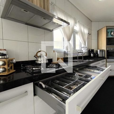 Casa de condomínio à venda com 452m², 3 quartos e 4 vagas Casa de condomínio à venda com 452m², 3 quartos e 4 vagasCozinha