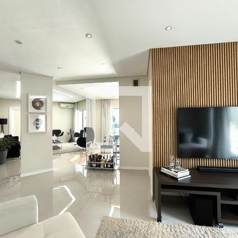Casa de condomínio à venda com 452m², 3 quartos e 4 vagas Casa de condomínio à venda com 452m², 3 quartos e 4 vagasSala