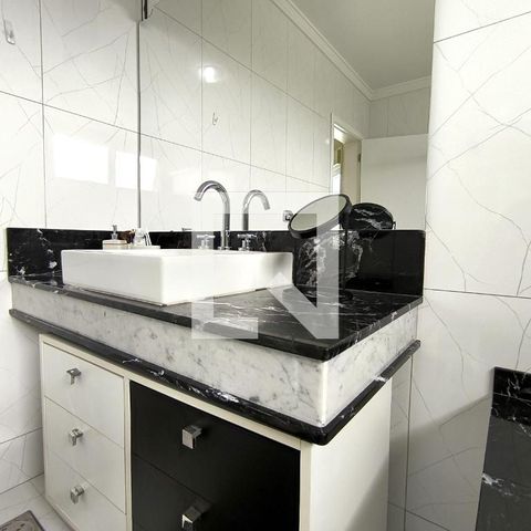 Casa de condomínio à venda com 452m², 3 quartos e 4 vagas Casa de condomínio à venda com 452m², 3 quartos e 4 vagasBanheiro