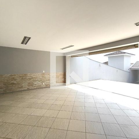 Casa de condomínio à venda com 452m², 3 quartos e 4 vagas Casa de condomínio à venda com 452m², 3 quartos e 4 vagasÁrea comum