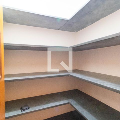 Casa de condomínio à venda com 350m², 4 quartos e 4 vagas Casa de condomínio à venda com 350m², 4 quartos e 4 vagasDespensa 02