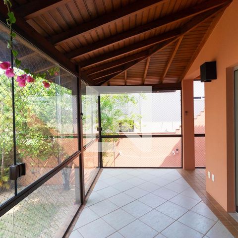 Casa de condomínio à venda com 350m², 4 quartos e 4 vagas Casa de condomínio à venda com 350m², 4 quartos e 4 vagasSacada da Salas