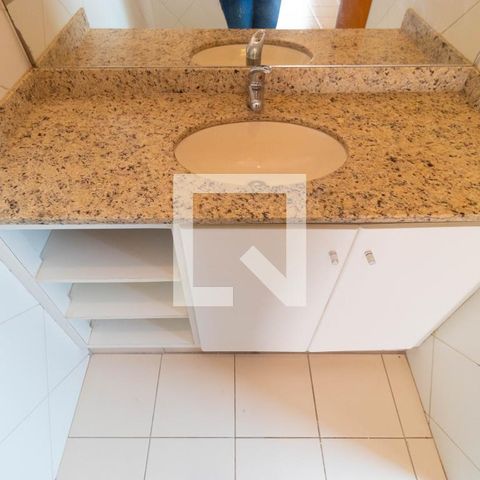 Casa de condomínio à venda com 350m², 4 quartos e 4 vagas Casa de condomínio à venda com 350m², 4 quartos e 4 vagasBanheiro da Suíte 03