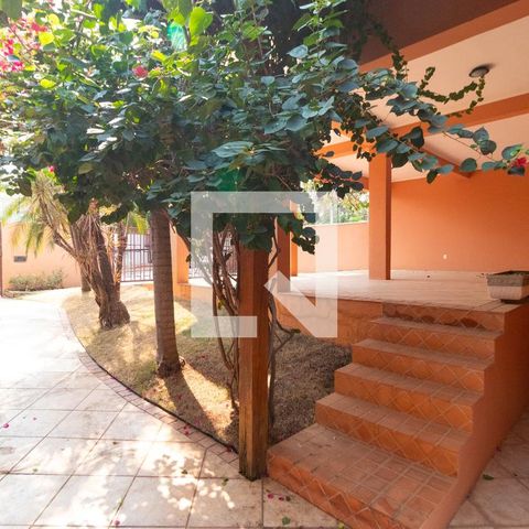 Casa de condomínio à venda com 350m², 4 quartos e 4 vagas Casa de condomínio à venda com 350m², 4 quartos e 4 vagasQuintal