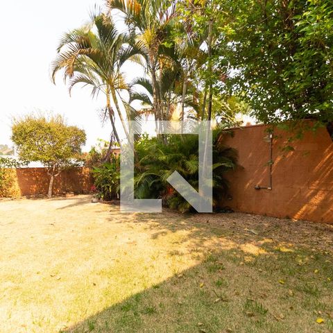 Casa de condomínio à venda com 350m², 4 quartos e 4 vagas Casa de condomínio à venda com 350m², 4 quartos e 4 vagasQuintal