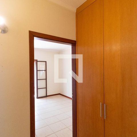 Casa de condomínio à venda com 350m², 4 quartos e 4 vagas Casa de condomínio à venda com 350m², 4 quartos e 4 vagasCorredor