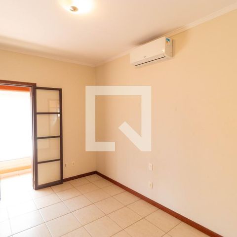 Casa de condomínio à venda com 350m², 4 quartos e 4 vagas Casa de condomínio à venda com 350m², 4 quartos e 4 vagasSuíte 04
